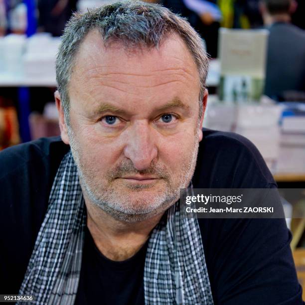 Portrait de l'écrivain bosnien Velibor ?oli?, à l'occasion de la 35e Foire du Livre, à Brive-la-Gaillarde en France le 4 novembre 2016. Né dans une...