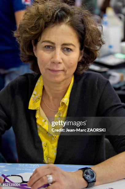 Portrait du médecin et écrivain française Isabelle Kauffmann, lauréate du prix des humanités en 2008, à l'occasion de la 35e Foire du Livre, à...