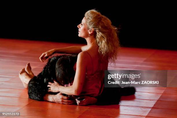 Elsa Lepoivre et Christophe Montenez , membres de la troupe de la Comédie-Française?dans "Les Damnés", une pièce de théâtre d'après le scénario du...