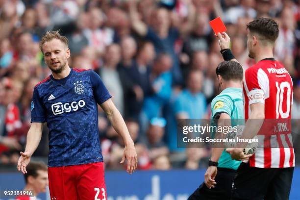Siem de Jong of Ajax, referee Danny Makkelie during the Dutch Eredivisie match between PSV v Ajax at the Philips Stadium on April 15, 2018 in...