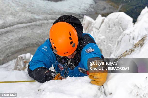 Exercice de secours en montagne par les CRS du Centre National d?entraînement à l?Alpinisme et au Ski .aiguille du midi;massif du Mont-Blanc...