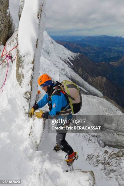 Exercice de secours en montagne par les CRS du Centre National d?entraînement à l?Alpinisme et au Ski .aiguille du midi;massif du Mont-Blanc...