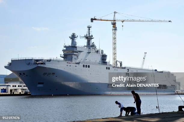 Le Vladivostok en fin de construction, batiment de projection et de commandement porte-helicoptere de la classe Mistral au chantier naval STX, le 7...