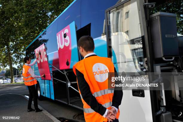 Autobus 'Ouibus' au depart de Nantes pour Paris, nouvelle compagnie de transport low cost par autocar lancee par la SNCF pour assurer des liaisons...