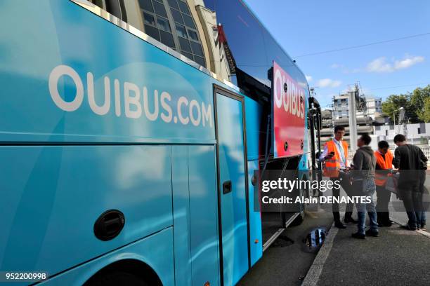 Autobus 'Ouibus' au depart de Nantes pour Paris, nouvelle compagnie de transport low cost par autocar lancee par la SNCF pour assurer des liaisons...