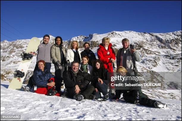 De gauche a droite en haut Patrice Drevet meteo france2 Audrey Pulvard soir 3 france 3, Fabienne Amiach meteo france 3, David Pujadas jt 20h france...