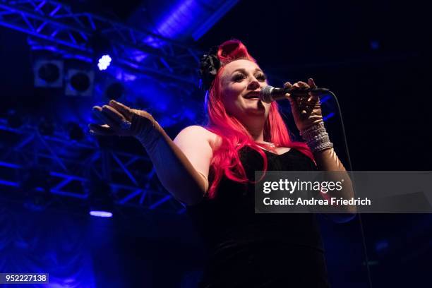 Live Post Moderm Dani Armstrong Photos and Premium High Res Pictures - Getty Images