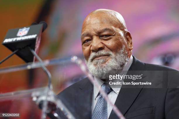 Legend Jim Brown announces the Cleveland Browns pick during the second round of the NFL Draft on April 27, 2018 at AT&T Stadium in Arlington, TX.