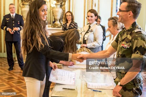 Lors de la Journée Défense et Citoyenneté cinquante lycéens ont recu le diplôme obligatoire pour passer le permis de conduire ou poursuivre des...