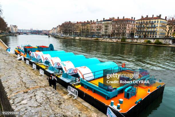 La première déchetterie fluviale d?Europe, initiative expérimentale qui durera deux ans, a été inaugurée le 3 décembre 2016 à Lyon, France. Cette...