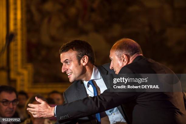 Emmanuel Macron, Ministre de l'Économie et des Finances a été reçu à l'Hotel de Ville de Lyon par Gérard Collomb maire de Lyon, le 2 Juin 2016 à...