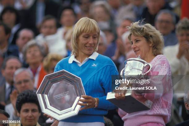 Chris Evert s'impose devant Martina Navratilova en finale des Internationaux de France de tennis à Roland-Garros le 7 juin 1986 à Paris, France.