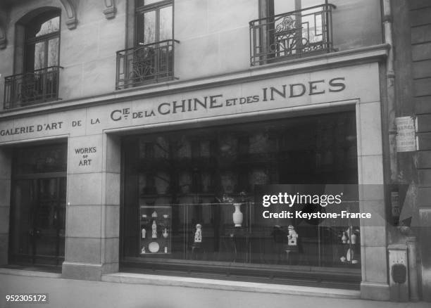 Façade de la 'Galerie d'art de la Compagnie de la Chine et des Indes', à Paris, France en 1935.