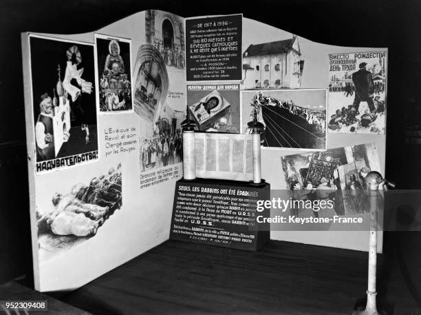 Une affiche présentée à l'exposition 'Bolchevisme contre l'Europe' à la salle Wagram, à Paris, France en 1942.