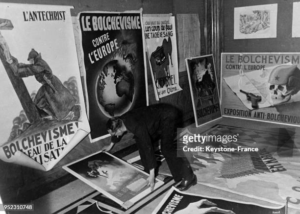 Affiches présentées à l'exposition 'Le Bolchevisme contre l'Europe' à la salle Wagram, à Paris, France en 1942.