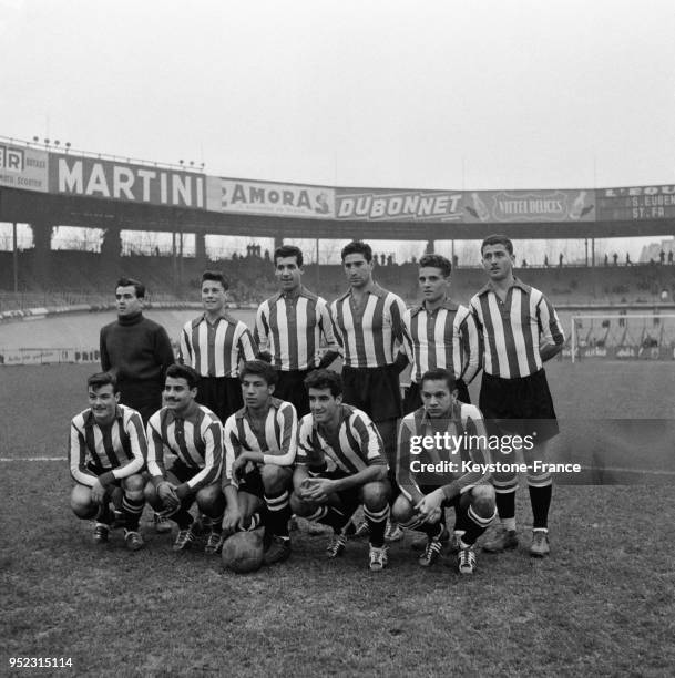 équipe de AS Saint-Eugène avant le début du match les opposant au Stade français, au Parc des Princes à Paris,debout de g a dr Pujol Serrano Zouba...