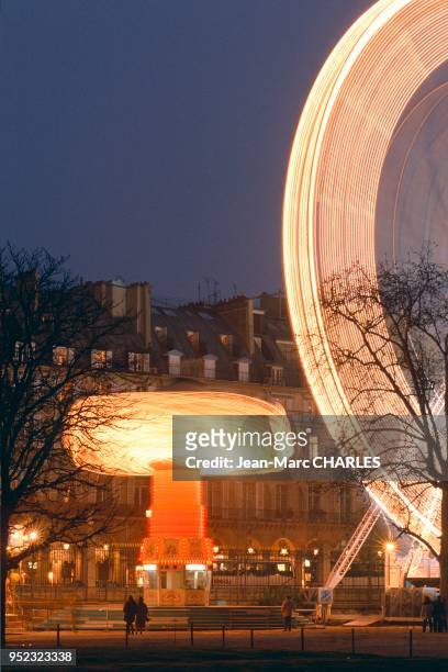 Fête foraine au Jardin des Tuileries. 19921200 Paris : fête foraine au Jardin des Tuileries. 19921200.