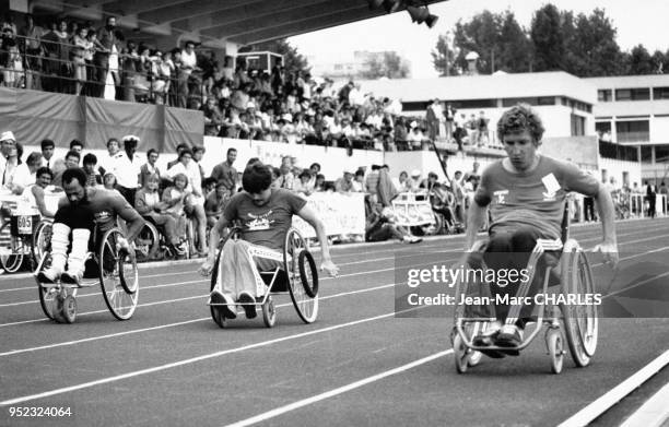 Course d'athlétisme lors des premiers Jeux européens des handicapés à Paris, en juillet 1983, France.