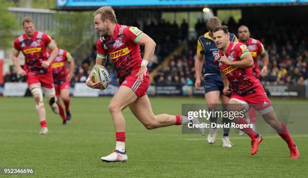 Charlie Walker of Harlequins breaks clear to score their first try during the Aviva Premiership match between Worcester Warriors and Harlequins at...