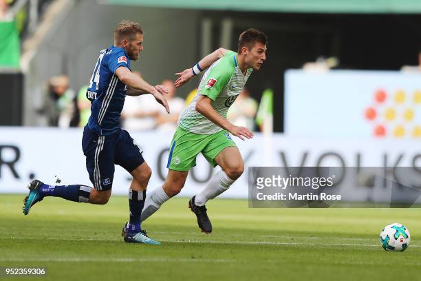 Aaron Hunt of Hamburg chases Robin Knoche of Wolfsburg during the Bundesliga match between VfL Wolfsburg and Hamburger SV at Volkswagen Arena on...