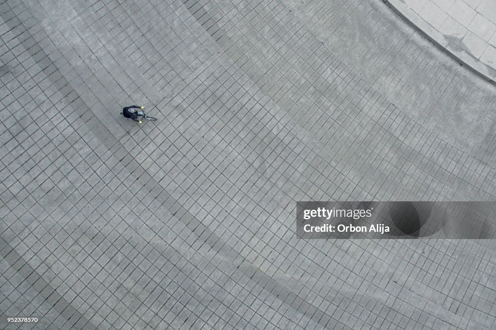 Man cycling in Mexico city