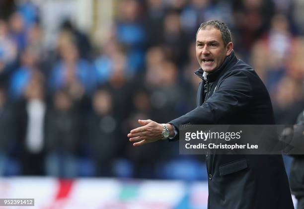 Manager Paul Clement of Reading shouts orders to his players during the Sky Bet Championship match between Reading and Ipswich Town at Madejski...