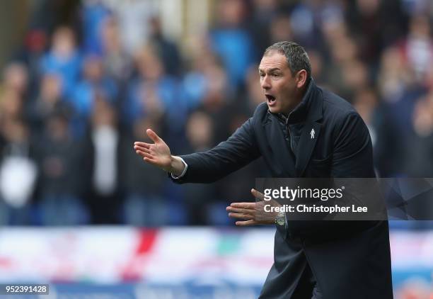 Manager Paul Clement of Reading shouts orders to his players during the Sky Bet Championship match between Reading and Ipswich Town at Madejski...
