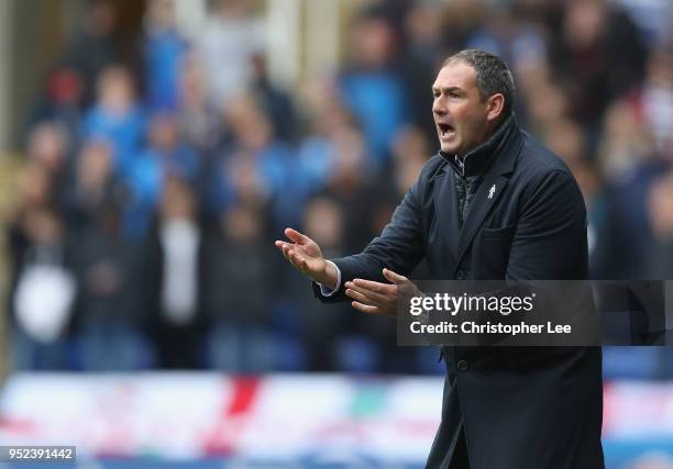 Manager Paul Clement of Reading shouts orders to his players during the Sky Bet Championship match between Reading and Ipswich Town at Madejski...