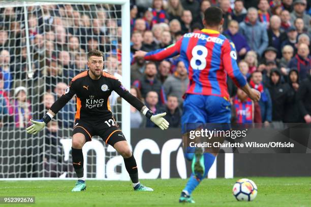 Ruben Loftus-Cheek of Crystal Palace goes one on one with Leicester goalkeeper Ben Hamer and goes on to score their 3rd goal during the Premier...