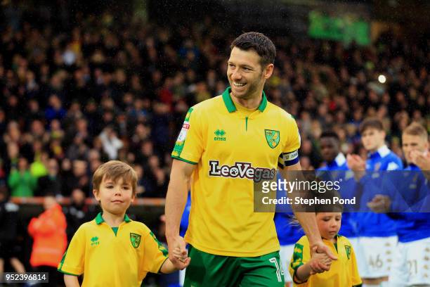 Wes Hoolahan of Norwich City walks out with his children to a guard of honour as he makes his last appearance for the club during the Sky Bet...