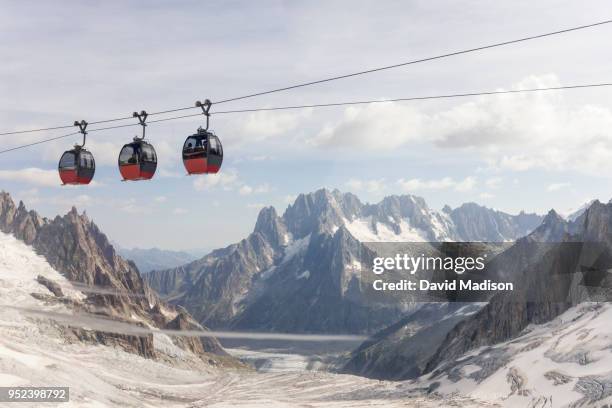cable car in the french alps - aiguille de midi fotografías e imágenes de stock