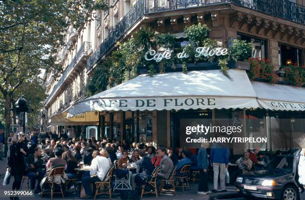 Saint-Germain. The Café de Flore. Paris : Saint-Germain. Le Café de Flore.