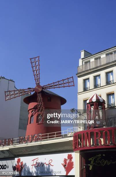The Moulin Rouge cabaret in Montmartre and Pigalle, Paris 18 th district, Ile-de-France, France Le cabaret du Moulin Rouge, Montmartre et Pigalle,...
