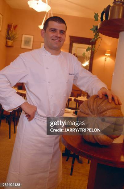 Philippe ETCHEBEST, chef of restaurant "Le Troquet", in the 15th district of Paris. Philippe ETCHEBEST, chef du restaurant "Le Troquet", à Paris,...