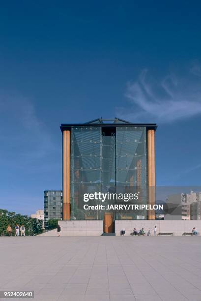 André Citroën Park in the 15th arrondissement. The park was built on the site of the former Citroën factory and was created by Gilles CLEMENT and...