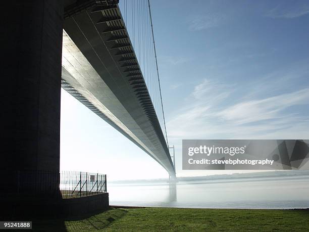 humber bridge, east yorkshire, england - stevebphotography stock pictures, royalty-free photos & images