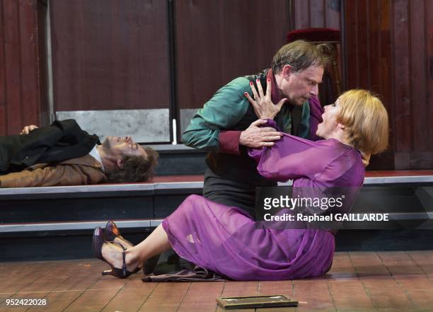 La Comedie-Francaise interprete 'La Tragedie d'Hamlet' le 4 octobre 2013 a la salle Richelieu, Paris, France. Distribution: Eric Ruf: Le Spectre,...