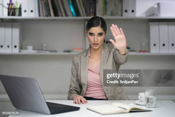 nein, nicht-professionalität - harassment man woman office stock-fotos und bilder