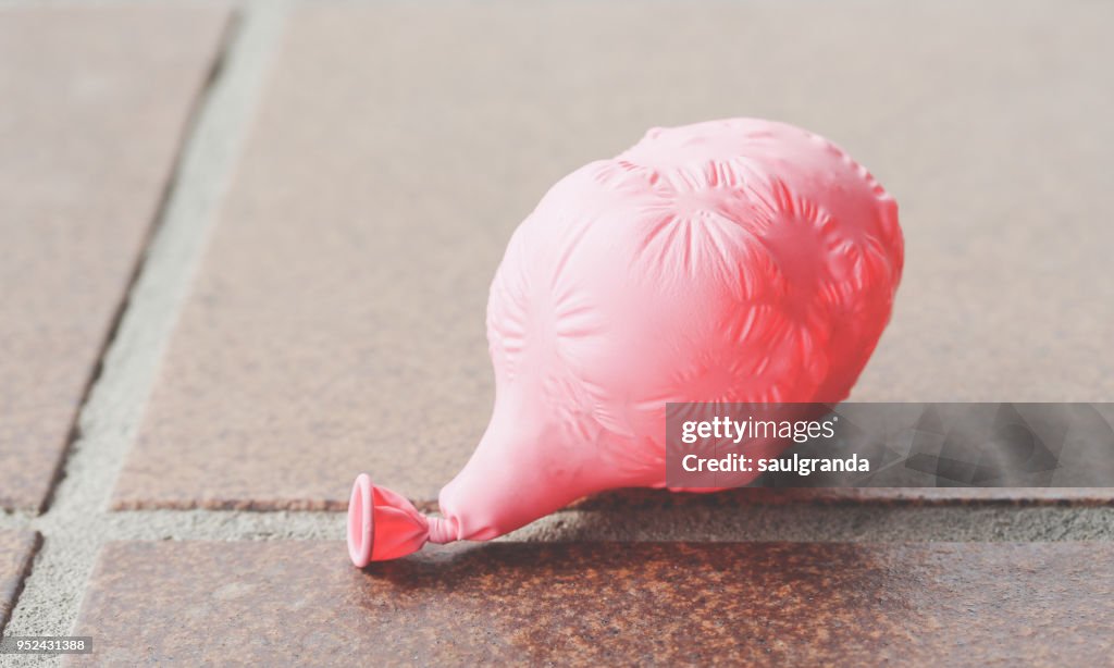 A Pink Balloon Deflated ストックフォト - Getty Images
