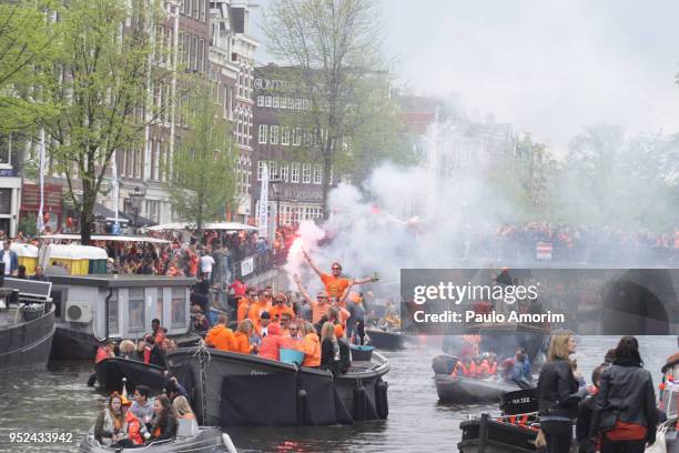 king's day celebration in amsterdam,netherlands - prinsengracht stock pictures, royalty-free photos & images