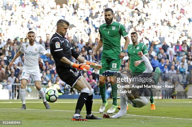 Gareth Bale of Real Madrid scores the opening goal past Ivan Cuellar of Leganes during the La Liga match between Real Madrid and Leganes at Estadio...