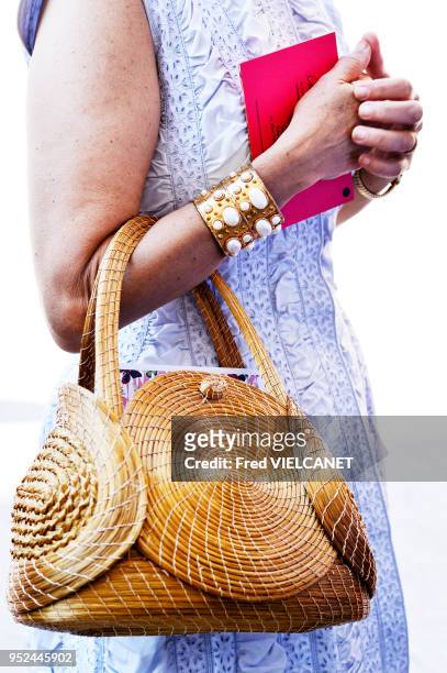 Sac à main, à la sortie du défilé Schiaparelli, Place Vendôme lors de la semaine de la Mode à Paris, Haute Couture le 6 juillet 2015, Paris, France.