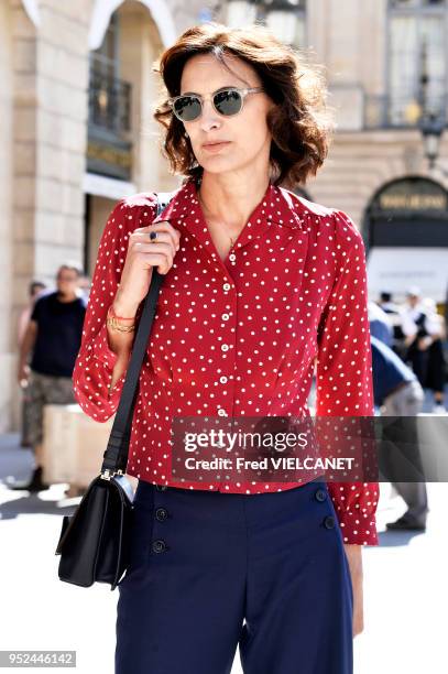 Inès de la Fressange à la sortie du défilé Schiaparelli, Place Vendôme lors de la semaine de la Mode à Paris, Haute Couture le 6 juillet 2015, Paris,...