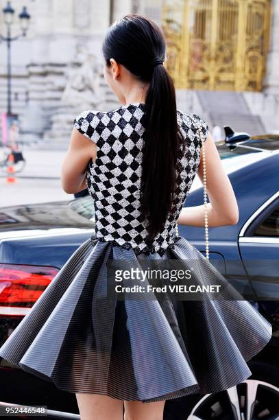 Invitée à la sortie du défilé Chanel au Grand Palais lors de la semaine de la Mode, Haute Couture le 7 juillet 2015, Paris, France.