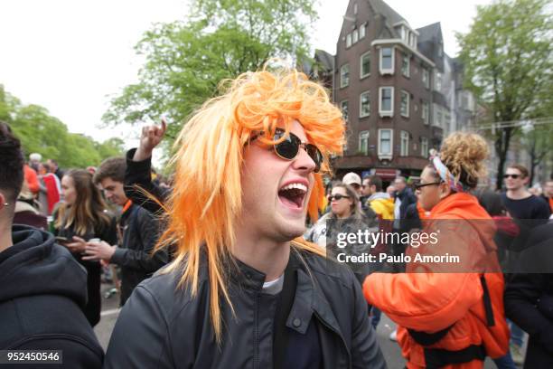 king's day celebration in amsterdam,netherlands - prinsengracht stock pictures, royalty-free photos & images