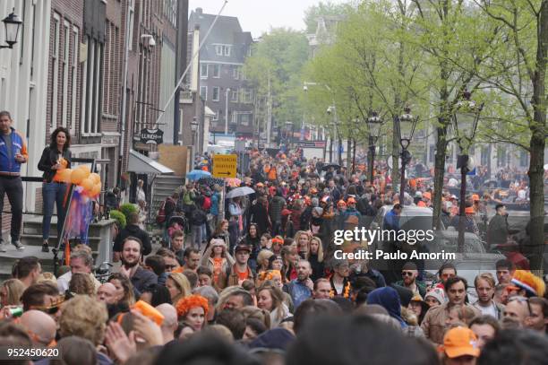 king's day celebration in amsterdam,netherlands - prinsengracht stock pictures, royalty-free photos & images