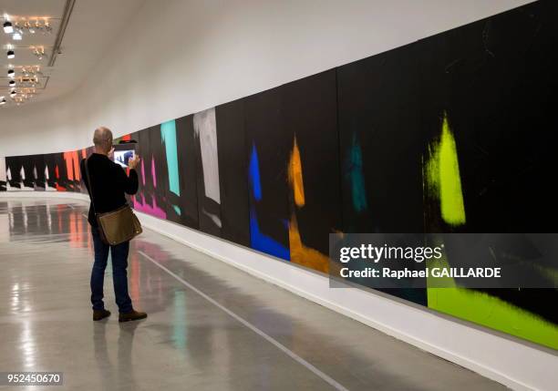 Les 102 Shadows' oeuvre d'Andy Warhold, père du Popart, exposée dans la galerie courbe du musée d'Art Moderne, le 1er octobre 2015, Paris, France.