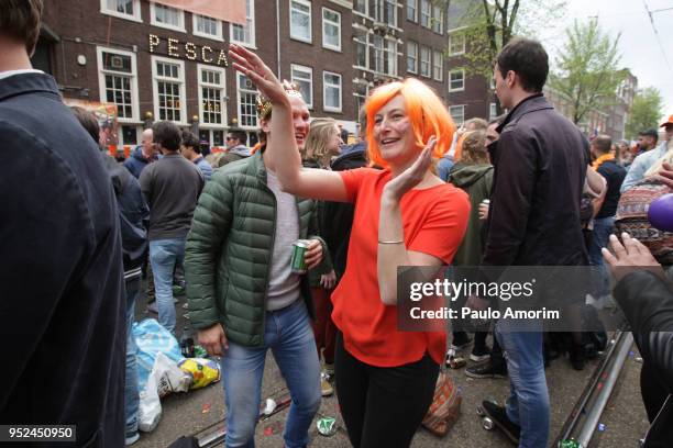 king's day celebration in amsterdam,netherlands - prinsengracht stock pictures, royalty-free photos & images
