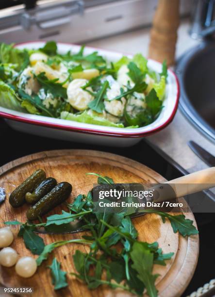 potato salad preparation: chopping pickles - pepino stockfoto's en -beelden