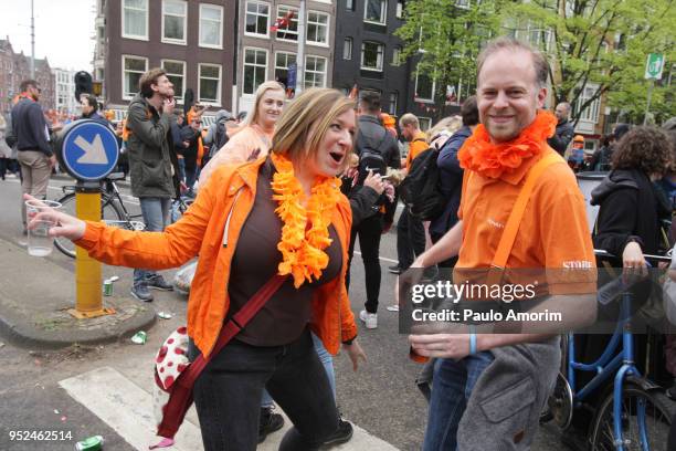 king's day celebration in amsterdam,netherlands - prinsengracht stock pictures, royalty-free photos & images